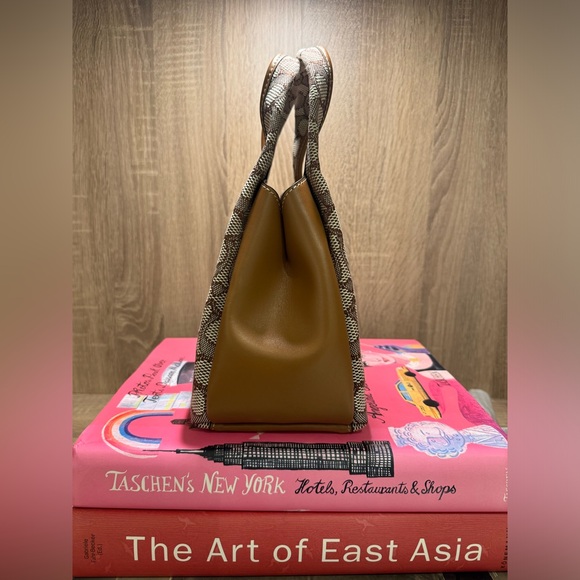 Lana Shoulder Bag 23 In Signature Jacquard - Picture 2 of 7